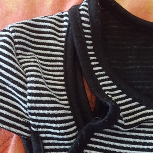 Black and white striped crop top - Picture 5 of 5